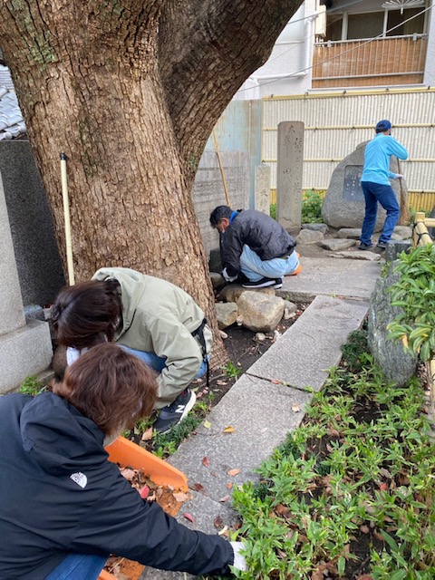 清掃奉仕活動の様子
